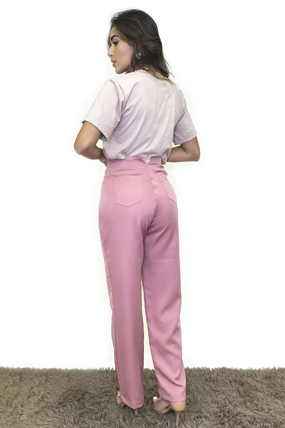 Calça reta cintura alta com nervuras rosa