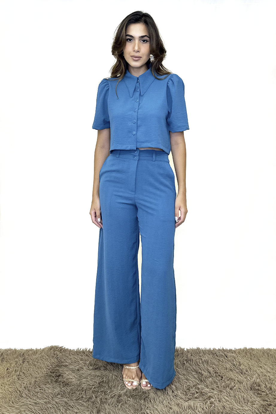 Conjunto alfaiataria Camisa cropped + calça pantalona azul